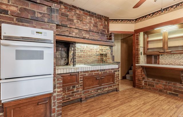 1417 Mesker Park Drive, Evansville, IN 47720