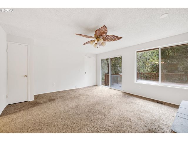 6701 Se 122ND Ave, Portland, OR 97236