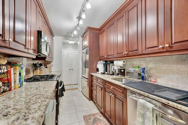 75-34 Bell Boulevard 1E, Oakland Gardens, NY 11364