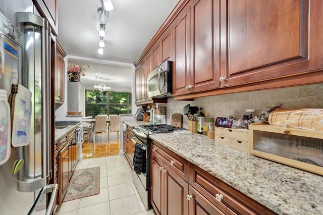 75-34 Bell Boulevard 1E, Oakland Gardens, NY 11364