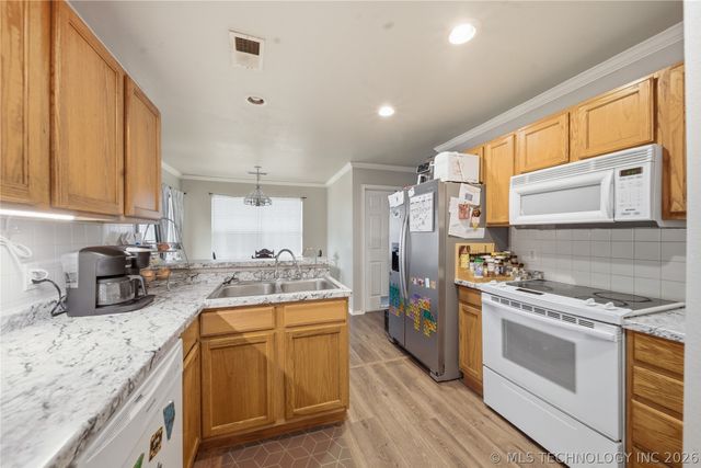 1117 S Marina Drive, Oologah, OK 74053