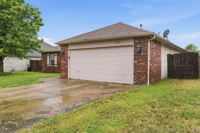1117 S Marina Drive, Oologah, OK 74053