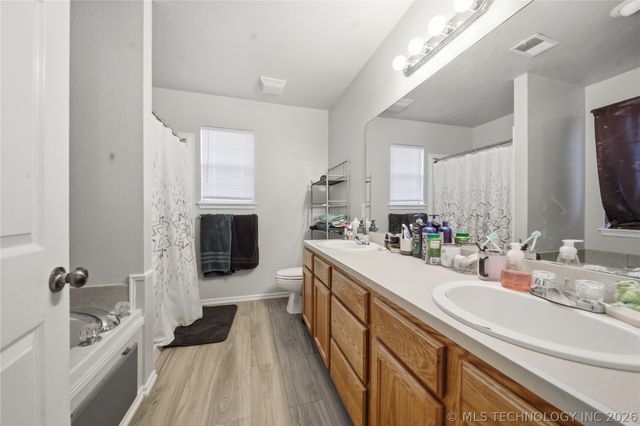 1117 S Marina Drive, Oologah, OK 74053