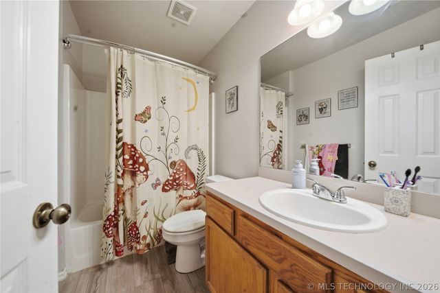 1117 S Marina Drive, Oologah, OK 74053