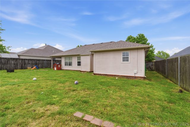 1117 S Marina Drive, Oologah, OK 74053