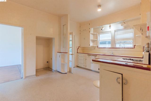 474 Jean, Oakland, CA 94610