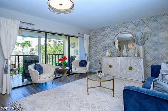 586 Beachwalk CIR O-205, Naples, FL 34108
