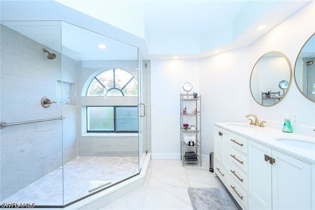 586 Beachwalk CIR O-205, Naples, FL 34108