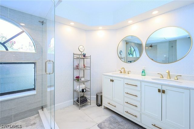 586 Beachwalk CIR O-205, Naples, FL 34108