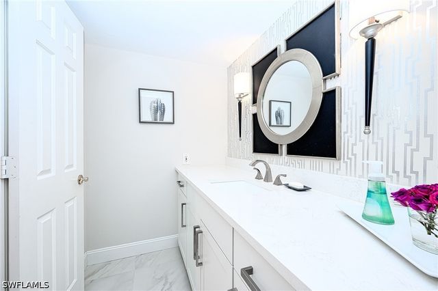 586 Beachwalk CIR O-205, Naples, FL 34108