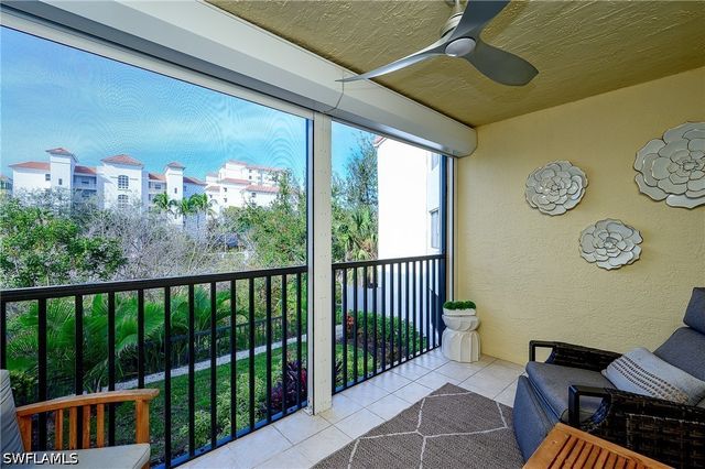 586 Beachwalk CIR O-205, Naples, FL 34108