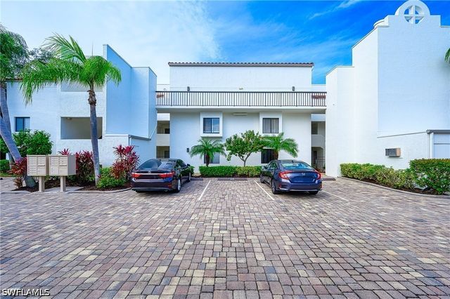 586 Beachwalk CIR O-205, Naples, FL 34108