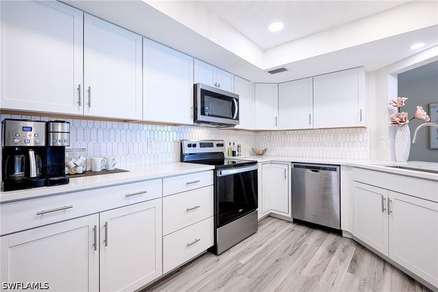 586 Beachwalk CIR O-205, Naples, FL 34108