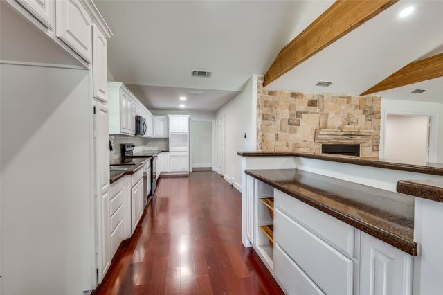 710 Egyptian Way, Grand Prairie, TX 75050