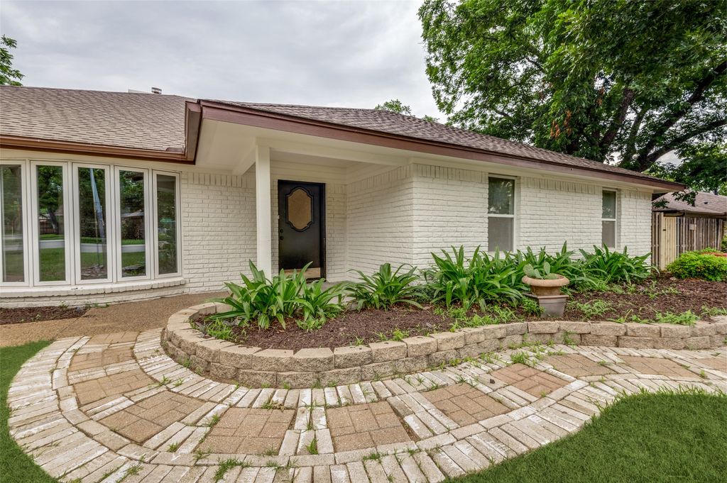 710 Egyptian Way, Grand Prairie, TX 75050