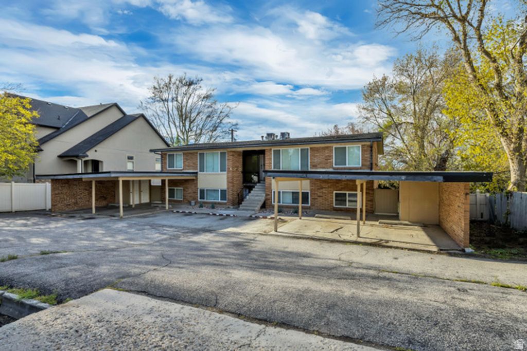 Image 2 of property listing at 2022 E 4500 S, Holladay, UT 84117