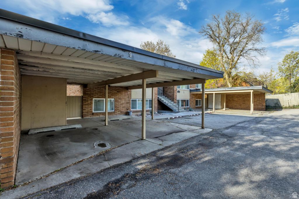 Image 3 of property listing at 2022 E 4500 S, Holladay, UT 84117