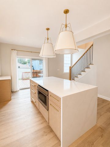 3914 N MOZART Street, Chicago, IL 60618
