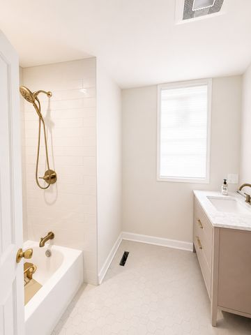 3914 N MOZART Street, Chicago, IL 60618
