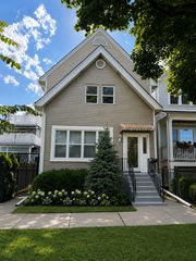 3914 N MOZART Street, Chicago, IL 60618