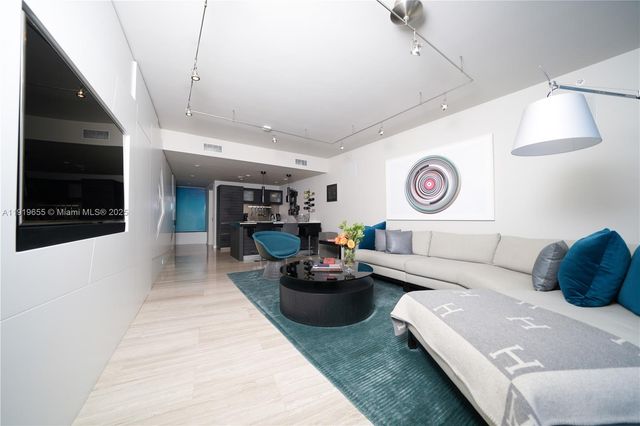 200 Biscayne Boulevard Way 3906, Miami, FL 33131