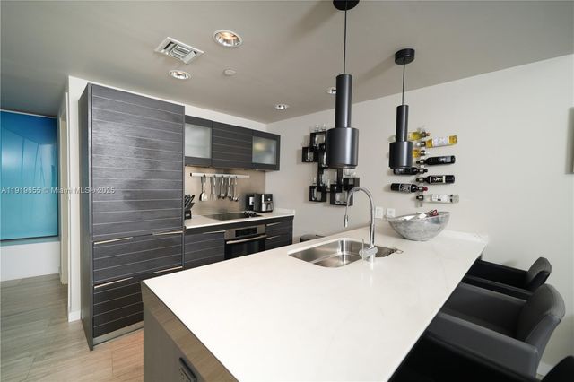 200 Biscayne Boulevard Way 3906, Miami, FL 33131