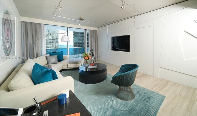 200 Biscayne Boulevard Way 3906, Miami, FL 33131