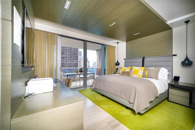 200 Biscayne Boulevard Way 3906, Miami, FL 33131