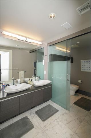 200 Biscayne Boulevard Way 3906, Miami, FL 33131