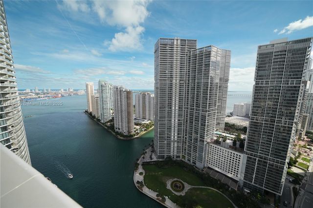200 Biscayne Boulevard Way 3906, Miami, FL 33131