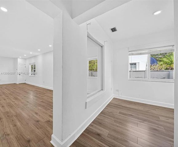 426 SW 26th Rd, Miami, FL 33129