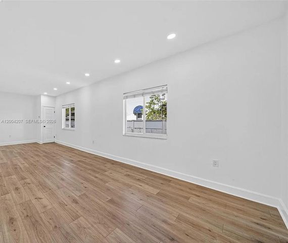 426 SW 26th Rd, Miami, FL 33129