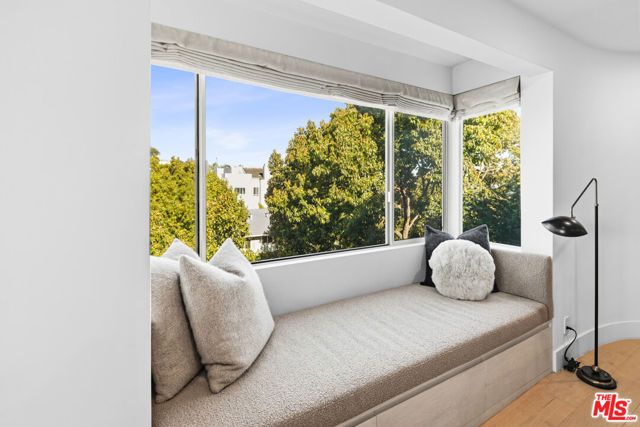 930 California Avenue 301, Santa Monica, CA 90403