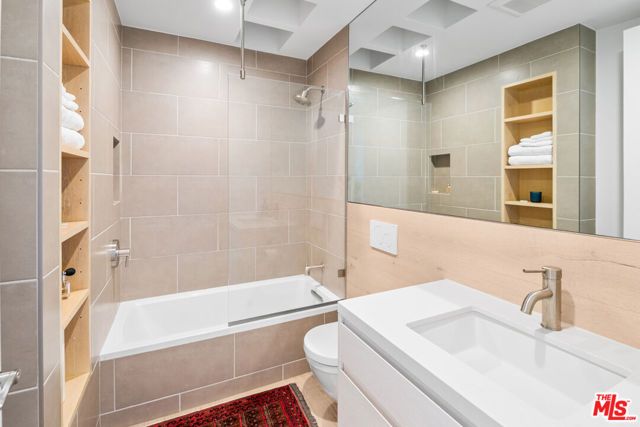 930 California Avenue 301, Santa Monica, CA 90403