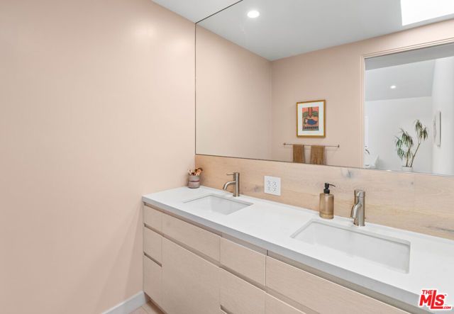 930 California Avenue 301, Santa Monica, CA 90403