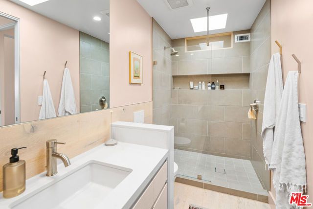 930 California Avenue 301, Santa Monica, CA 90403