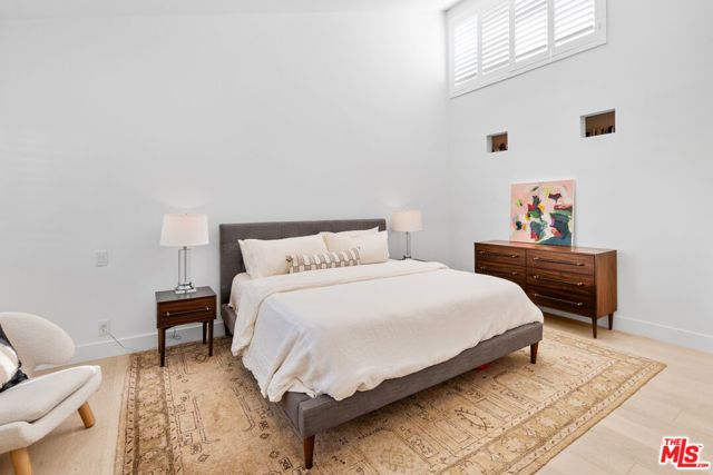 930 California Avenue 301, Santa Monica, CA 90403