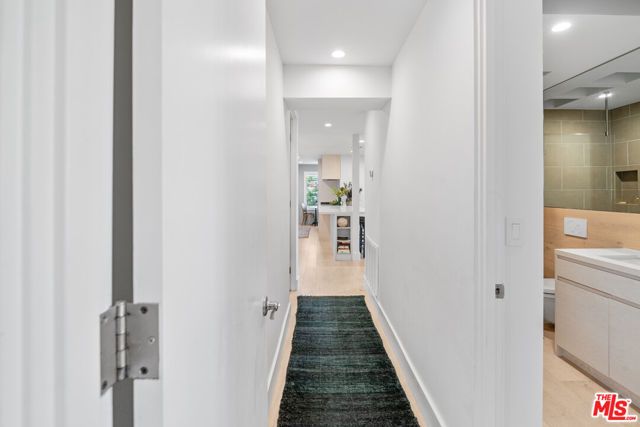 930 California Avenue 301, Santa Monica, CA 90403