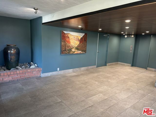 930 California Avenue 301, Santa Monica, CA 90403