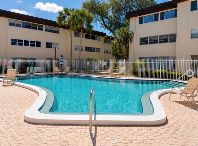 6360 1ST STREET N 103, St Petersburg, FL 33702