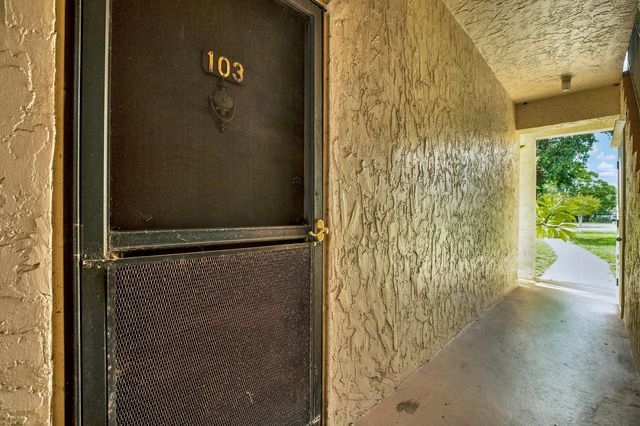 6360 1ST STREET N 103, St Petersburg, FL 33702