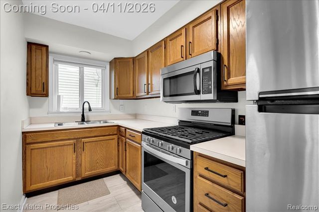 576 Markle Avenue, Pontiac, MI 48340