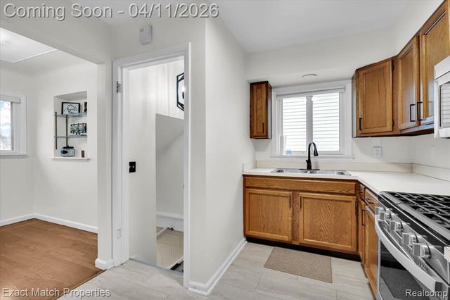 576 Markle Avenue, Pontiac, MI 48340