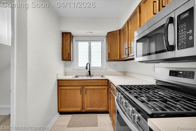 576 Markle Avenue, Pontiac, MI 48340