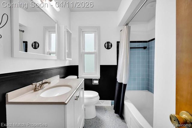 576 Markle Avenue, Pontiac, MI 48340