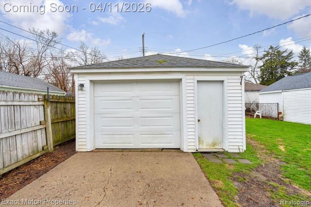 576 Markle Avenue, Pontiac, MI 48340