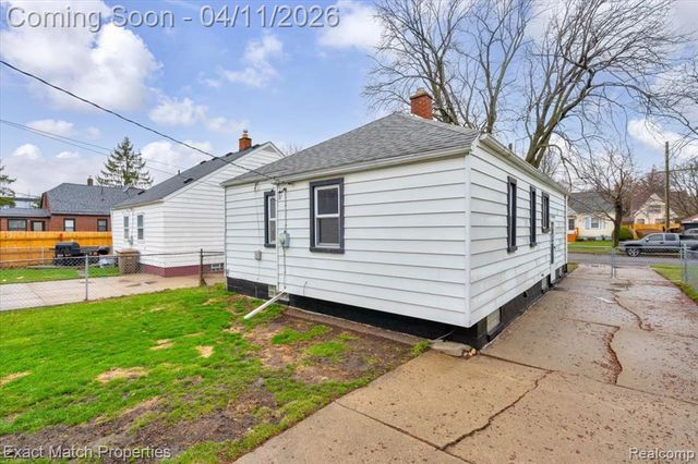 576 Markle Avenue, Pontiac, MI 48340