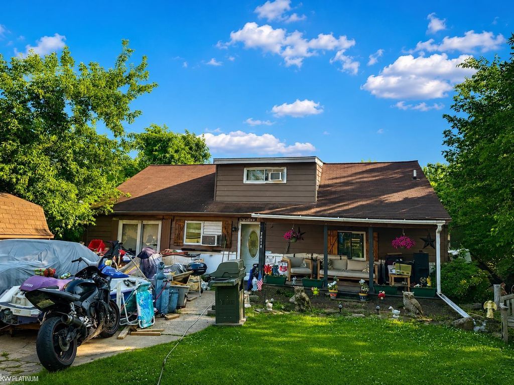 26148 Lamour Street, Harrison Twp, MI 48045