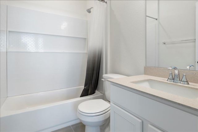 18501 Spotted Eagle LN, Elgin, TX 78621