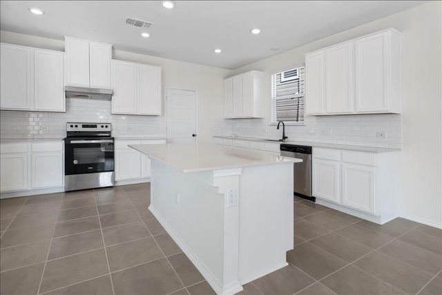 18501 Spotted Eagle LN, Elgin, TX 78621